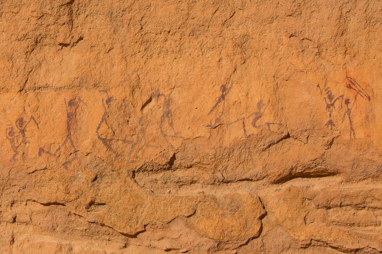 ROCK ART IN THE TIBESTI MASSIF ティベスティ山地の岩壁画 Takayuki Hanafusa